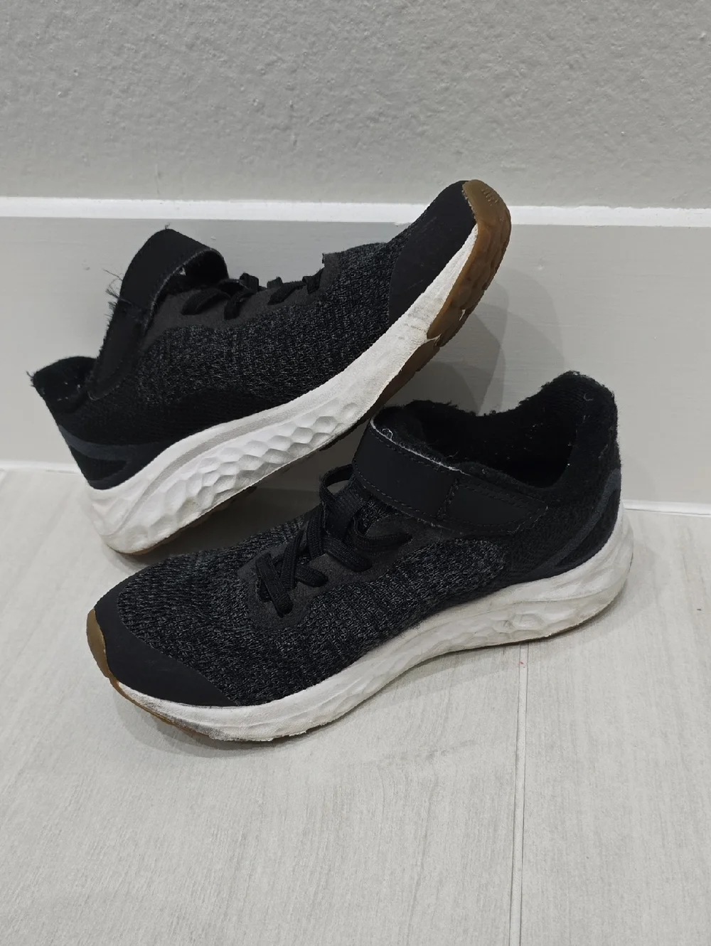 New Balance Kids Black and White Fresh Foam Sneakers Boys Size 1